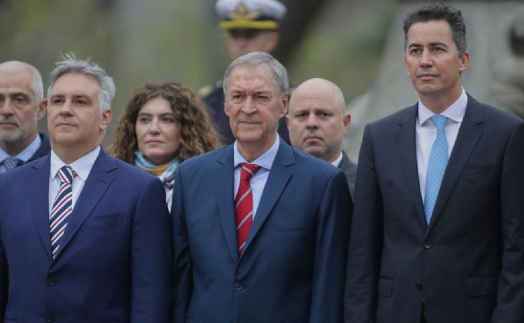 Con un colorido desfile cívico y militar, Córdoba celebra sus 450 años