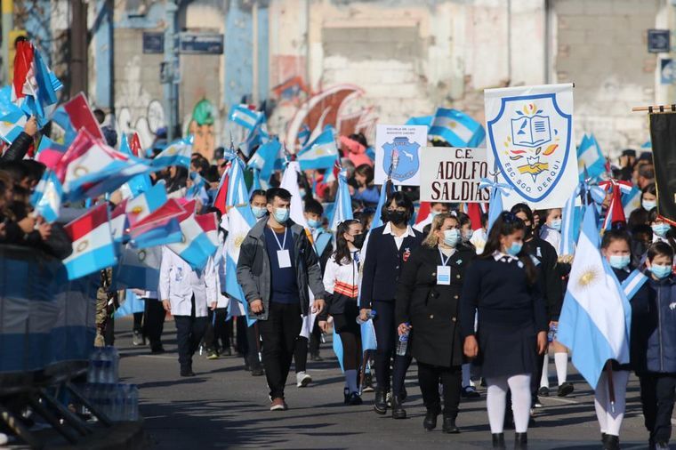 Con un colorido desfile cívico y militar, Córdoba celebra sus 450 años