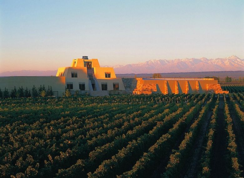 La mejor bodega del mundo es Argentina. Hay otras 4 de Mendoza y una de Salta en el top 50