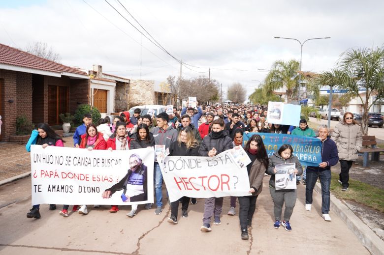 San Basilio: más de 300 pesonas se movilizaron pidiendo por la aparición de Hector Aguilar