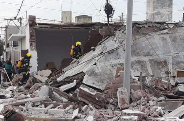 Vivienda volada por explosión en Oliva: Este sábado trabajan los equipos periciales