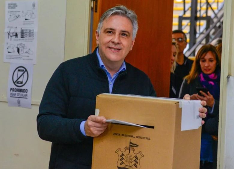 Llaryora: "La democracia se defiende viniendo a votar"