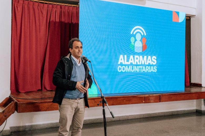 Prevención: entregaron pulsadores de alarmas comunitarias a tres barrios de la ciudad