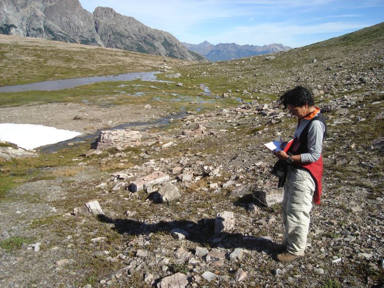 Una riocuartense con una vida de ensueños entre la montaña, las plantas y su perra “Chocolina”