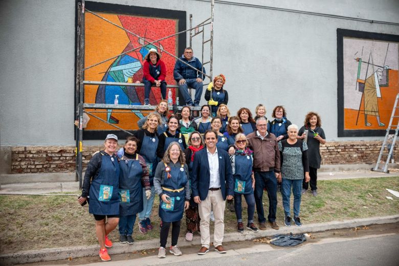 Finalizarán la obra de mosaiquismo "Vía Crucis" en el Cementerio