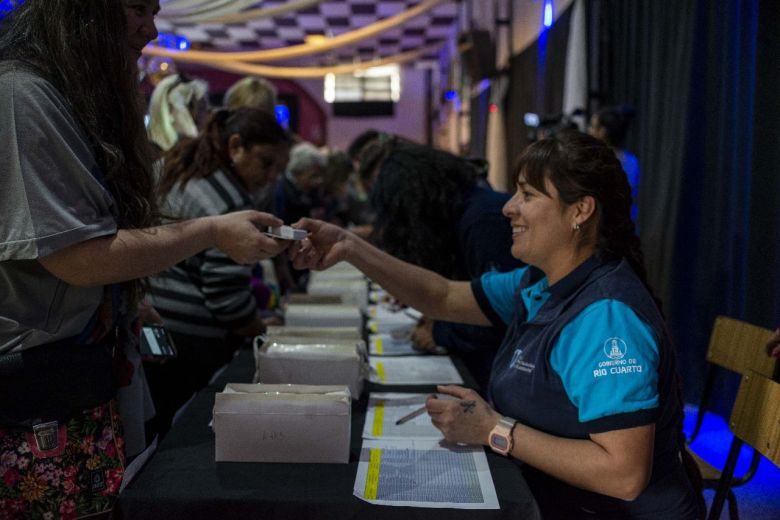 Prevención: entregaron pulsadores de alarmas comunitarias en el sector oeste de la ciudad