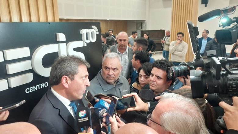 El CECIS planteó a Massa la necesidad de reducir la carga impositiva