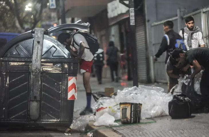 “Con el agua al cuello”, el duro informe de una consultora sobre la economía antes de las PASO