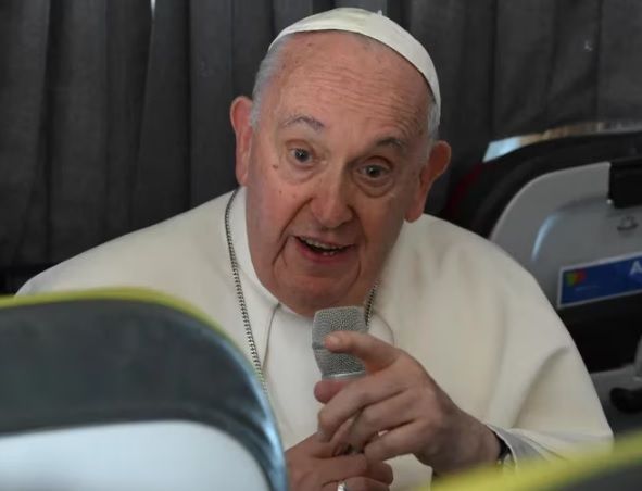 El papa Francisco aseguró que la Iglesia “está abierta a todos, también a los homosexuales”