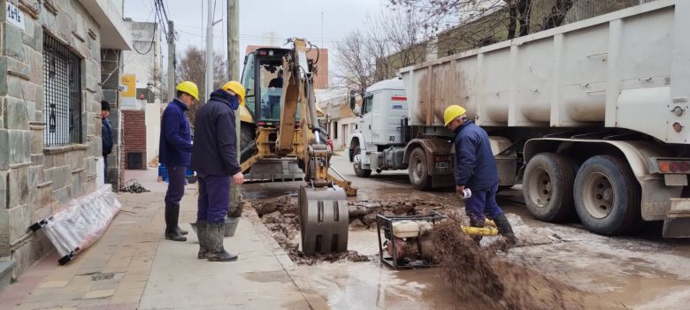 EMOS comenzó los trabajos de mantenimiento sobre el acueducto ubicado en Alvear 1600