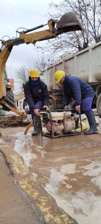 EMOS comenzó los trabajos de mantenimiento sobre el acueducto ubicado en Alvear 1600