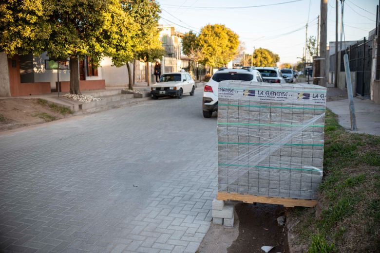 Llamosas habilitó el adoquinado en dos pasajes de la ciudad, a través del trabajo cooperativo