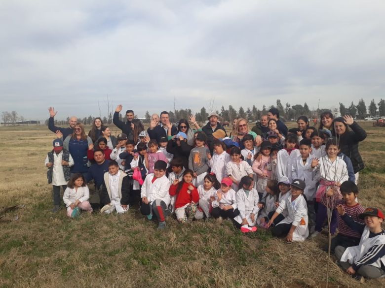 En Bio 4 se plantaron más de mil árboles en conjunto con el colegio Indio Felipe Rosas y el municipio