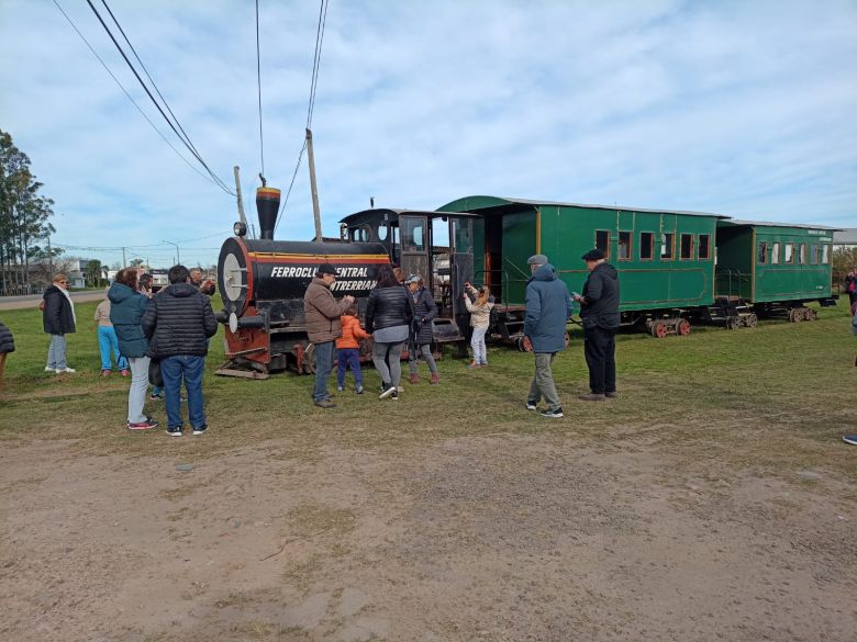 Vecinos compraron una locomotora, resucitaron el ramal y hoy disfrutan de este patrimonio 