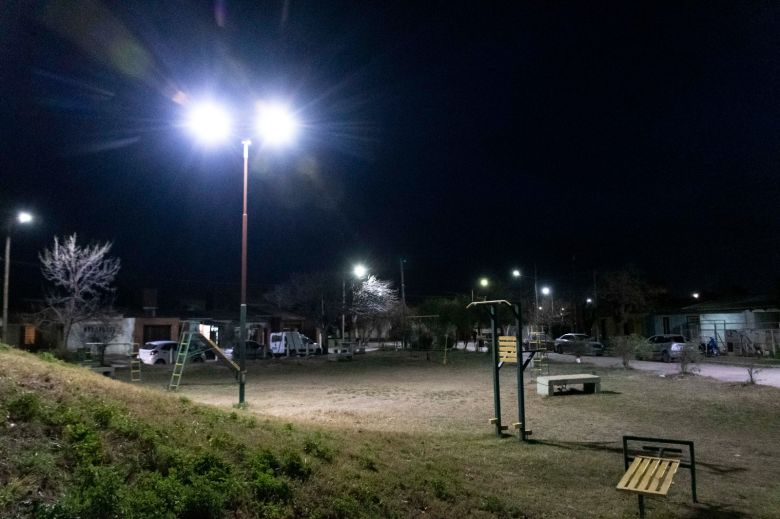 Más seguridad: habilitan luminarias LED en barrios de Banda Norte y el oeste