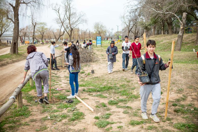 Semana de la Juventud: Estudiantes secundarios participaron del programa “Promotores Ambientales”