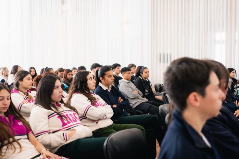 Taller de Inteligencia Artificial en el comienzo de la Semana de la Juventud