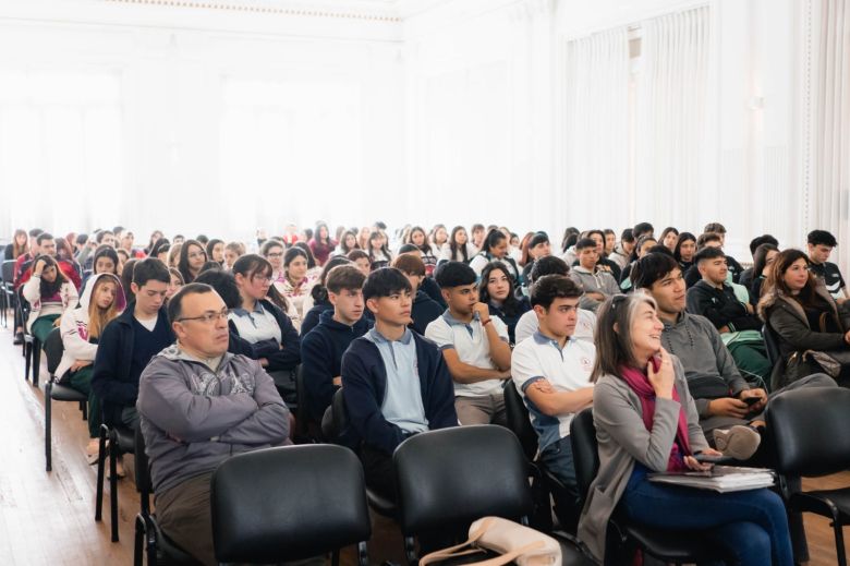 Taller de Inteligencia Artificial en el comienzo de la Semana de la Juventud