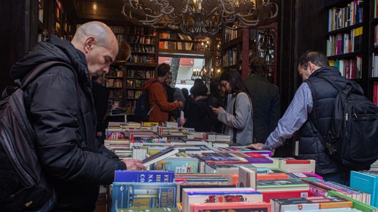 Leyendo Argentina: sumar lectores de la mano de Fito Páez y Nora Cortiñas, entre otros