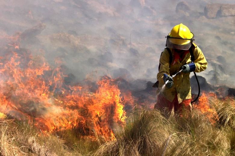 El incendio de la zona de Mina Clavero es el único activo este jueves