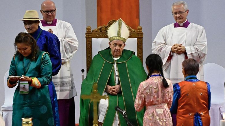 Francisco denunció un mundo "asolado por tantas guerras y conflictos"