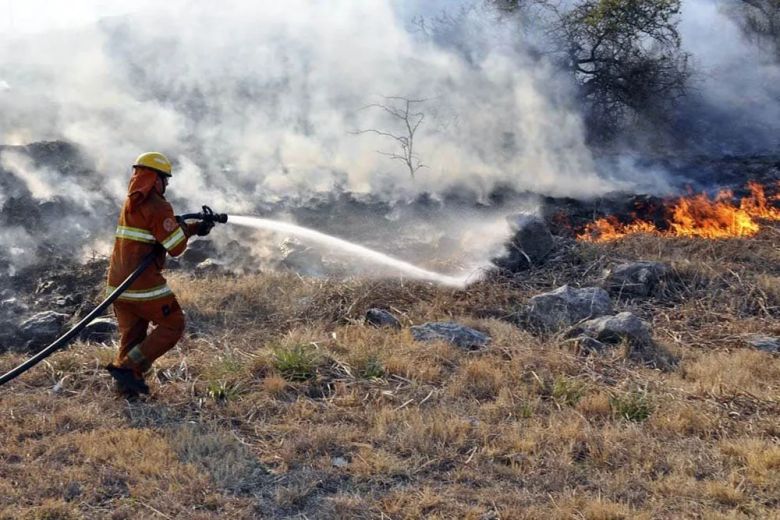 Emiten alerta por vientos fuertes y riesgo de incendios en la provincia