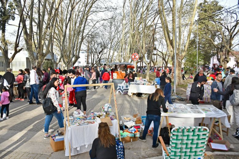 El Paseo de Ferias pasó por el Parque Sur y reunió a las familias en otra tarde espectacular 