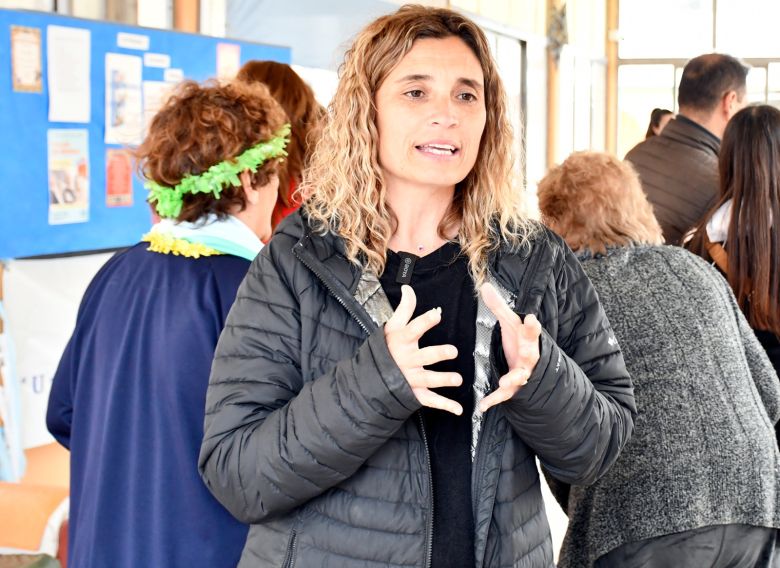 Día del Jubilado: Los adultos mayores celebraron con música en vivo y un almuerzo