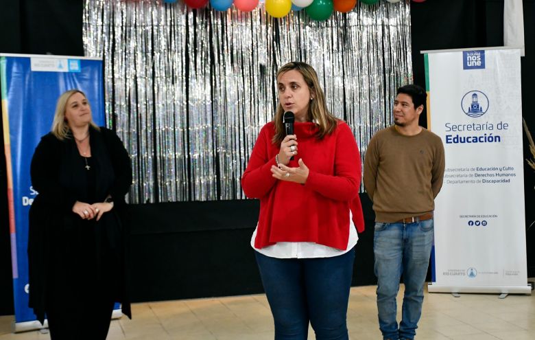 Día del Jubilado: Los adultos mayores celebraron con música en vivo y un almuerzo