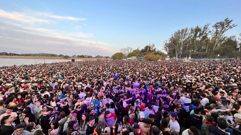 Embalse lleno de chicos por la primavera: el año pasado reunieron unos 70.000 visitantes y aspiran a superarlo 