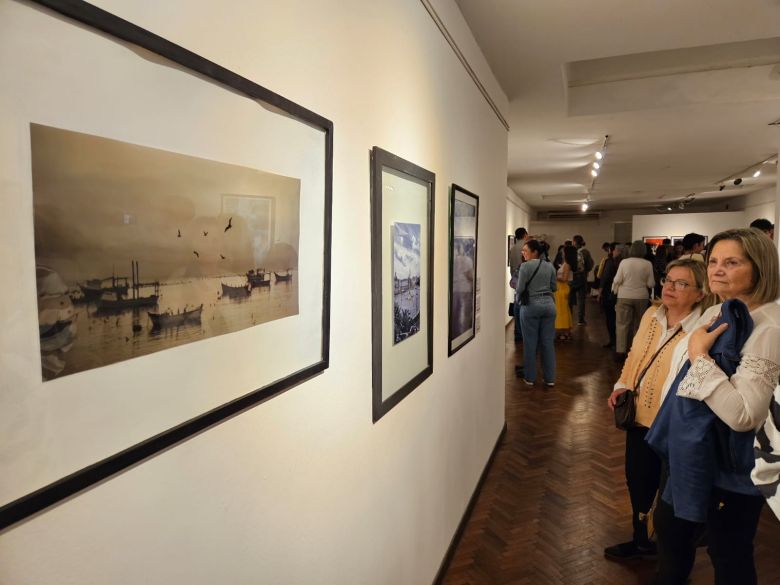 Con una muestra que incluye a 30 fotógrafos de la ciudad continúa La Noche De La Fotografía