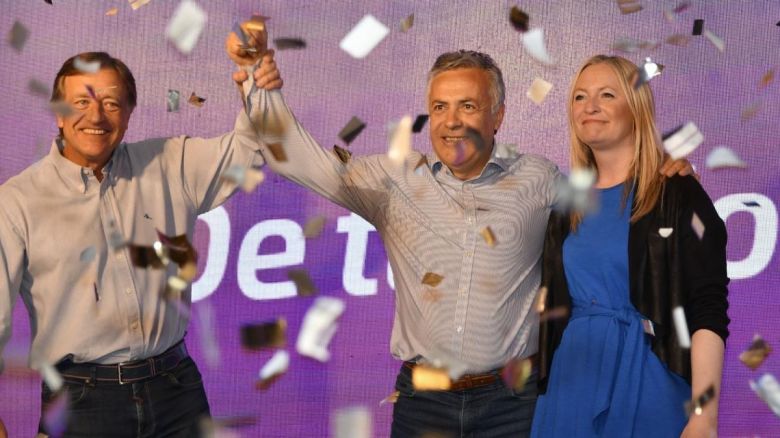 Cornejo ganó y agradeció haber sido electo gobernador de Mendoza "por el voto popular"