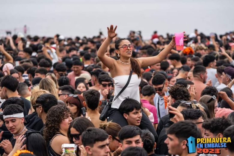 Más de 120 mil jóvenes disfrutaron de la Fiesta de la Primavera en Embalse 