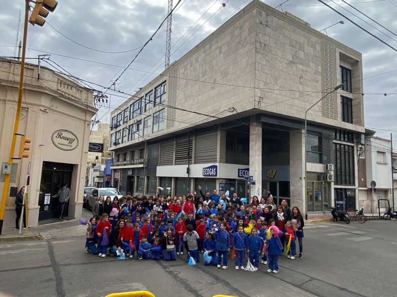 El Cristo Rey dedicó el clásico "Feliz Cumpleaños" a LV16