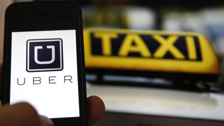 Empresarios del sector remiseros se reunieron con concejales de la comisión de servicios por el tema Uber