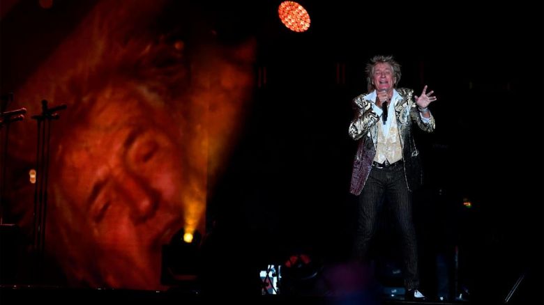 Rod Stewart en GEBA: el anfitrión ideal para una noche de brillo, glamour y grandes éxitos 