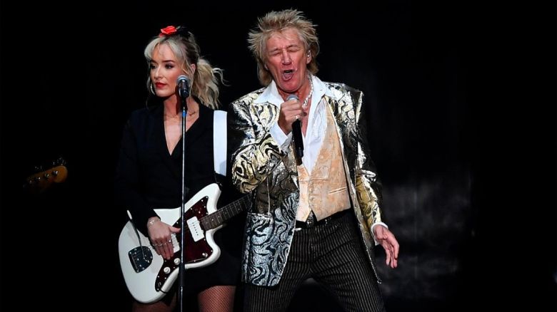 Rod Stewart en GEBA: el anfitrión ideal para una noche de brillo, glamour y grandes éxitos 