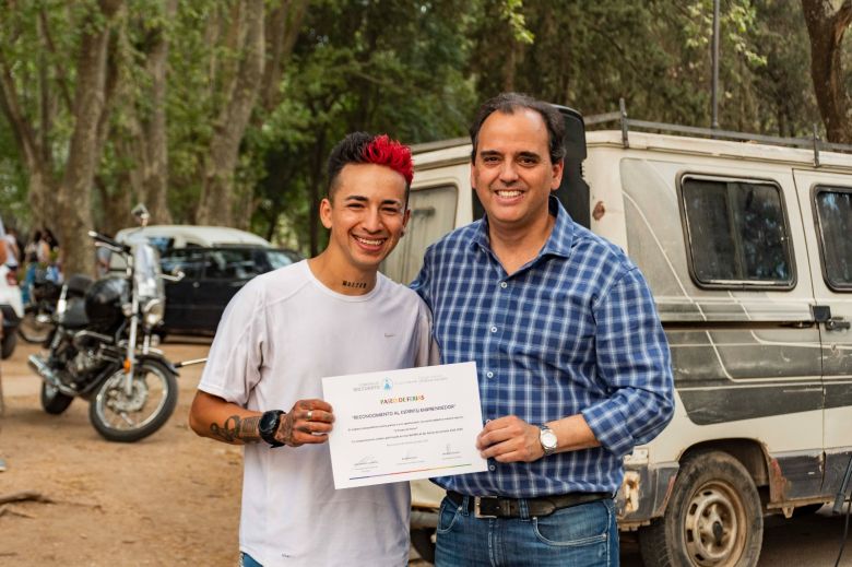 El Paseo de Ferias vivió otro domingo a pleno y se reconocieron a más de 200 emprendedores locales