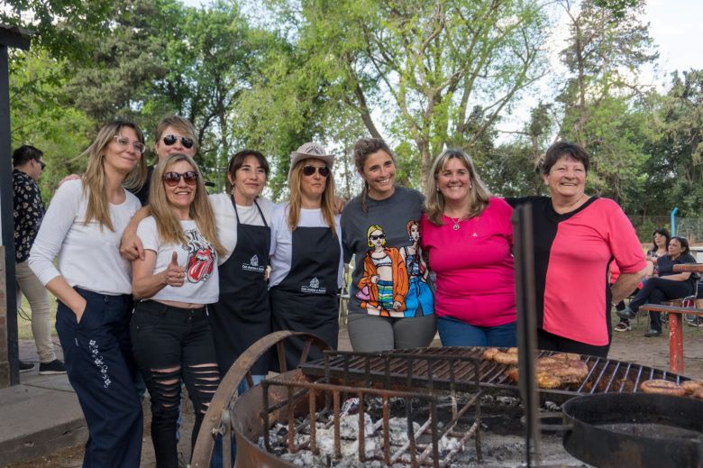 Exitosa primera edición de la Peña de Mujeres Asadoras 