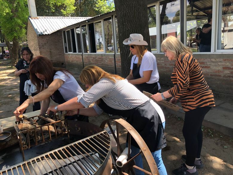 Exitosa primera edición de la Peña de Mujeres Asadoras 