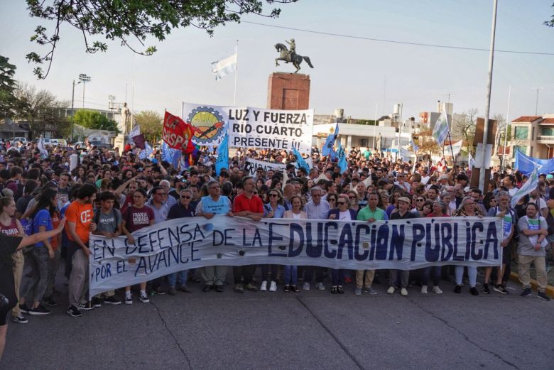 Más de 5 mil personas marcharon por la educación pública