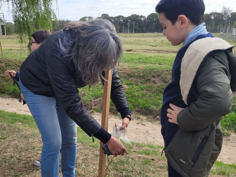 LV16 plantó árboles en distintos sectores de la ciudad por los 72 años de la emisora