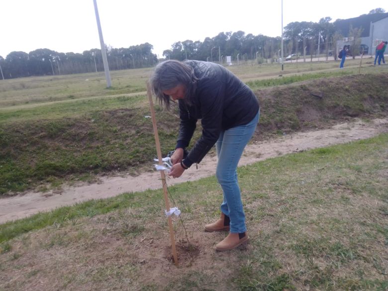 LV16 plantó árboles en distintos sectores de la ciudad por los 72 años de la emisora