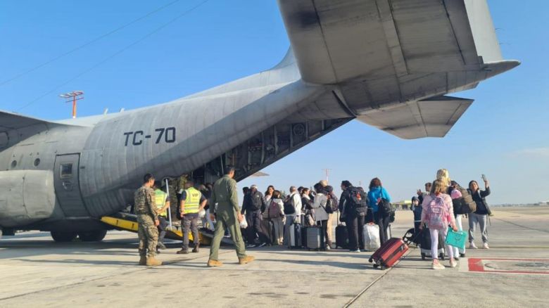 Llegó a Roma el primer contingente de argentinos evacuados de Israel