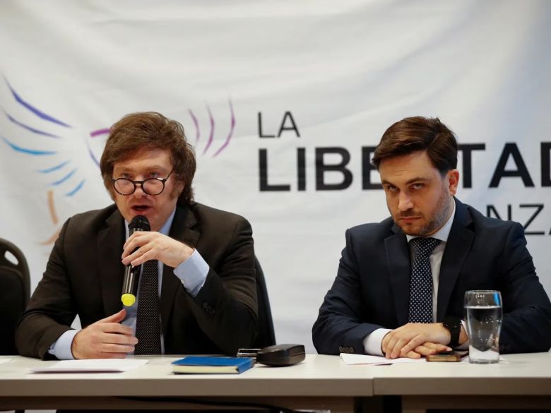 Javier Milei le respondió a Alberto Fernández: “Está intentando proscribir a la fuerza política más votada”