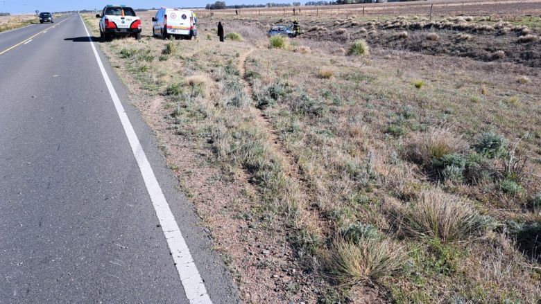 Despiste y vuelco de un automóvil en Ruta Provincial E-86