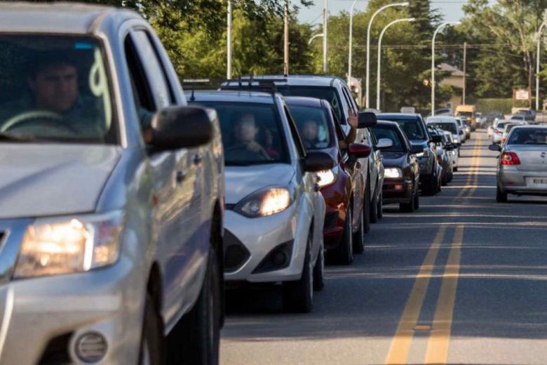 Intenso movimiento en la circunvalación por el fin de semana largo