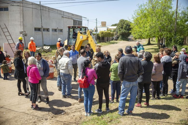 Comenzaron a ampliar la red cloacal del barrio Los Paraísos, en Banda Norte