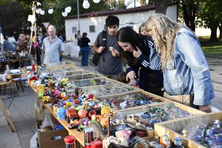 El Parque del Sur estuvo colmado en otra exitosa edición del Paseo de Ferias 