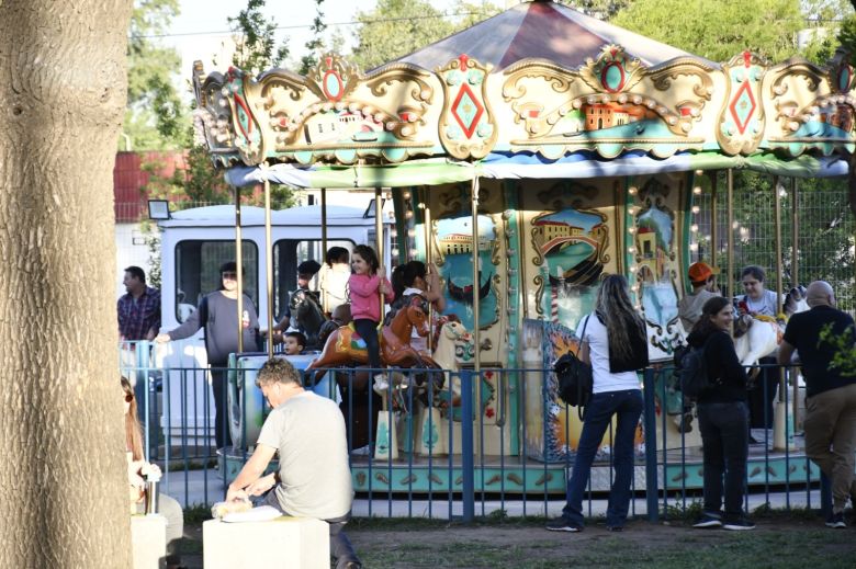 El Parque del Sur estuvo colmado en otra exitosa edición del Paseo de Ferias 